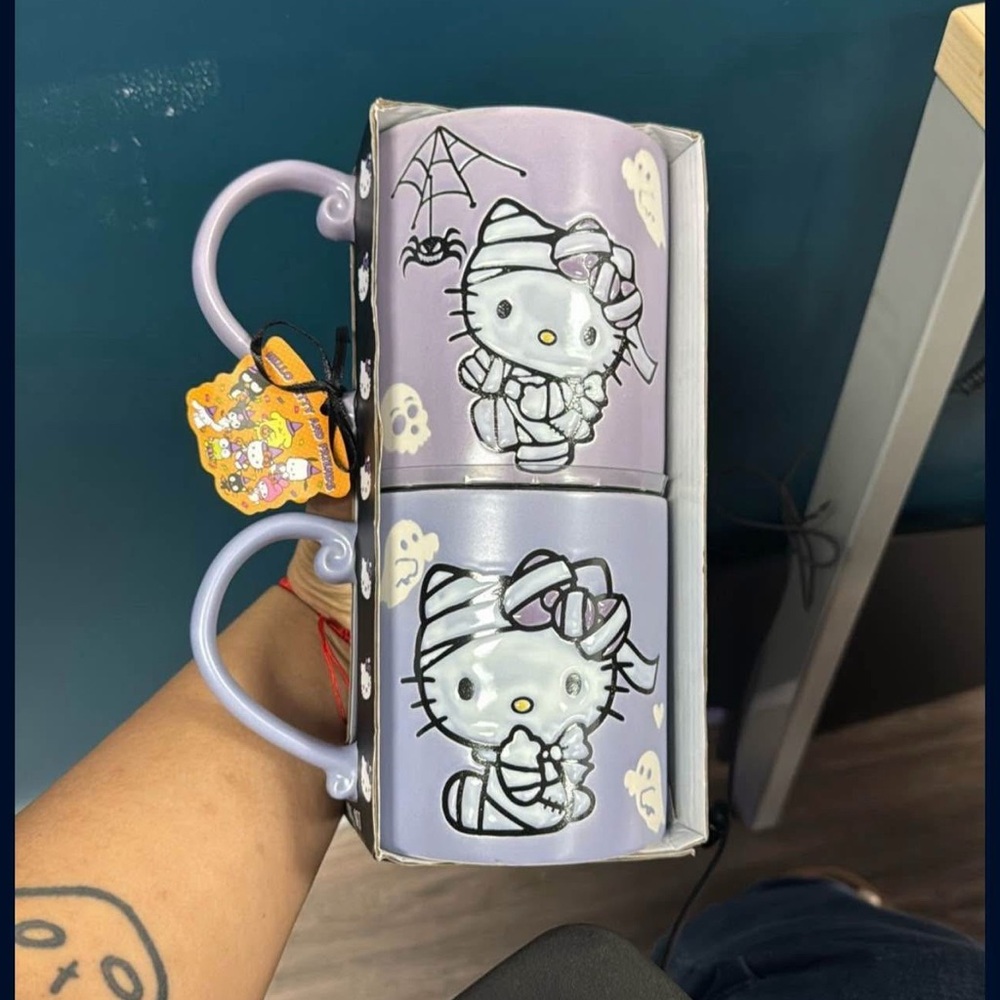 Hello Kitty Halloween mug set